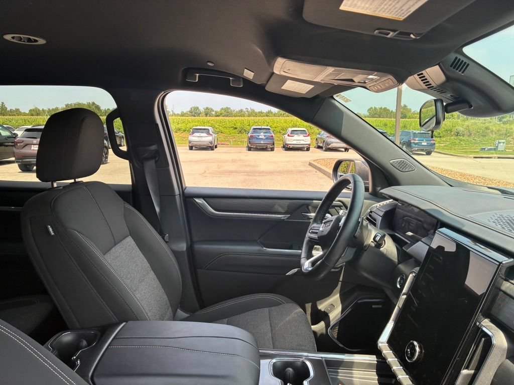 Used 2025 Ebony Twilight Metallic GMC Elevation image 15