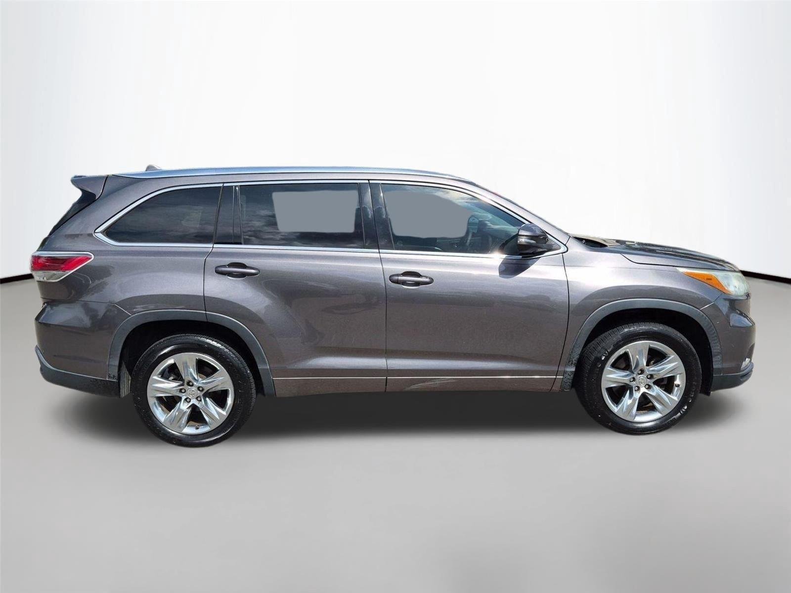 Used 2015 Predawn Gray Mica Toyota Limited image 3