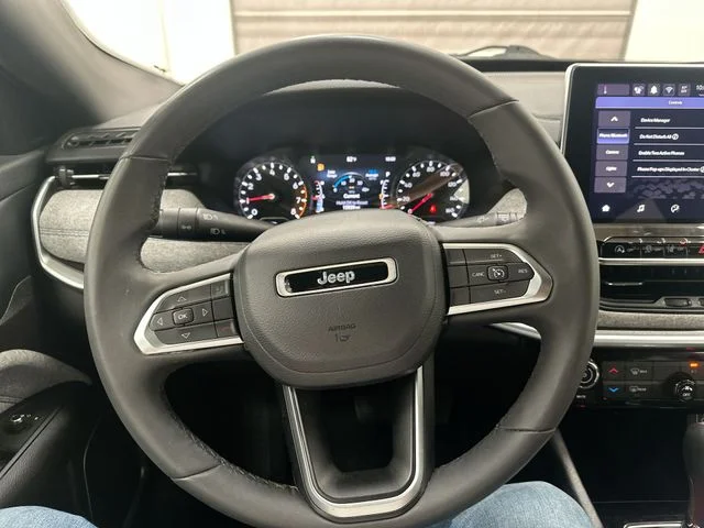 Used 2024 White Jeep Latitude image 12