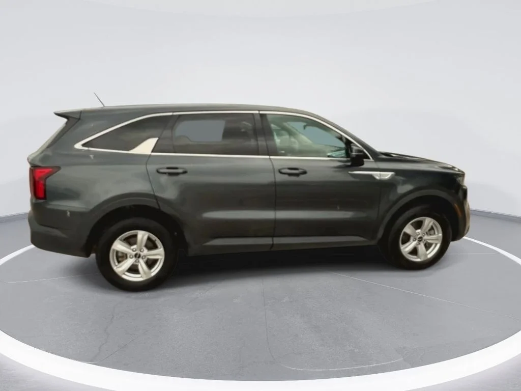 Used 2022 Gray Kia LX image 9