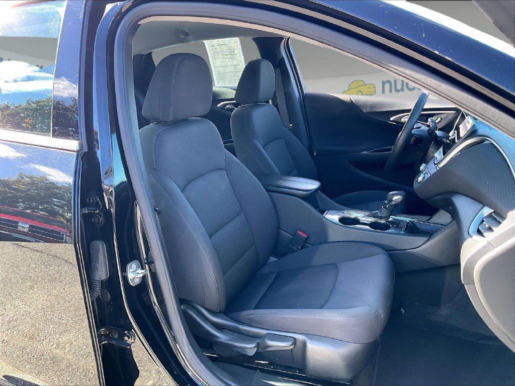 Used 2025 Mosaic Black Metallic Chevrolet LT image 10
