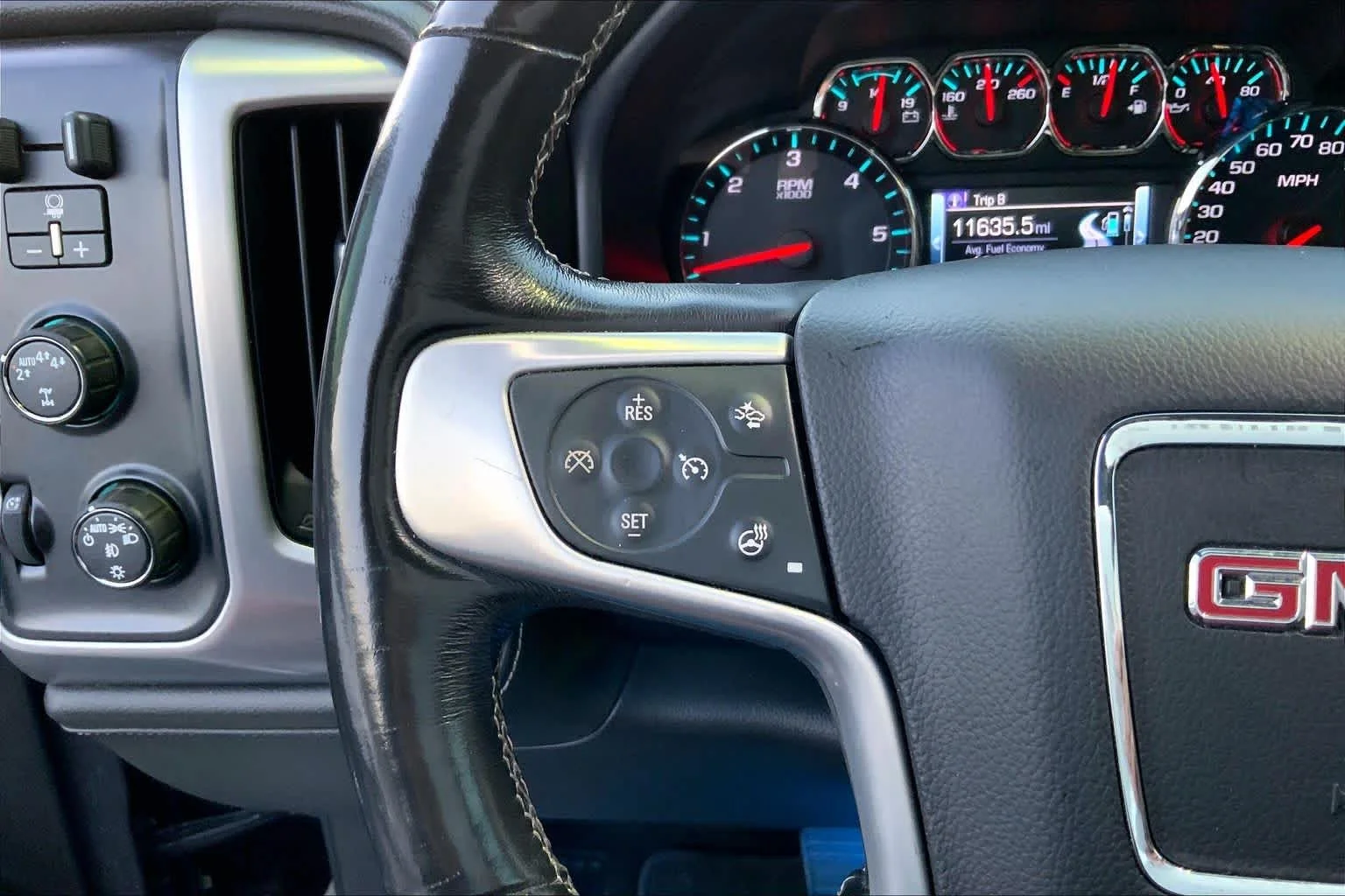 Used 2018 Onyx Black GMC SLT image 23