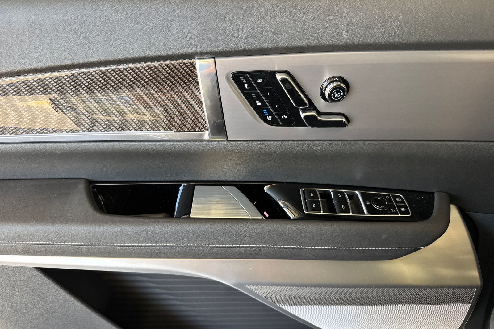 2027 Cadillac VISTIQ Luxury - Photo 11