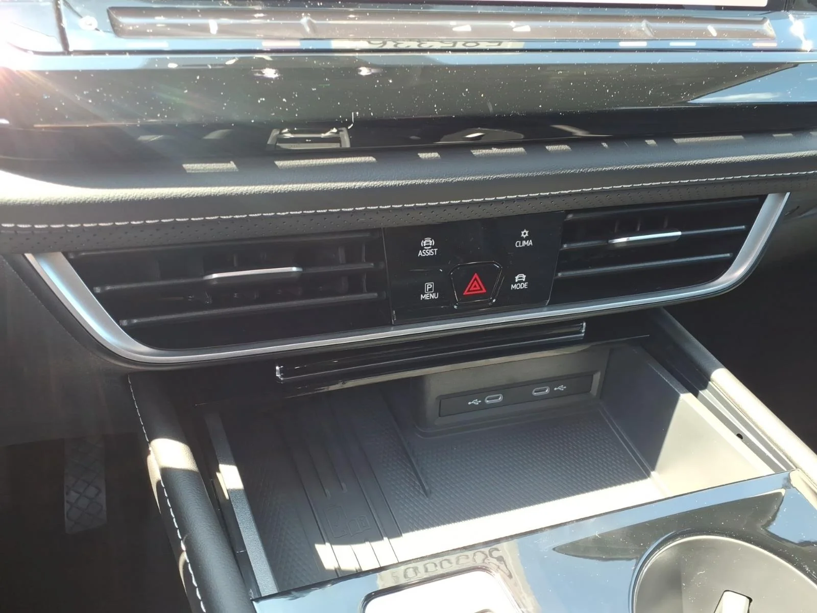 New 2026 Deep Black Pearl Volkswagen 2.0T SE 4MOTION image 7
