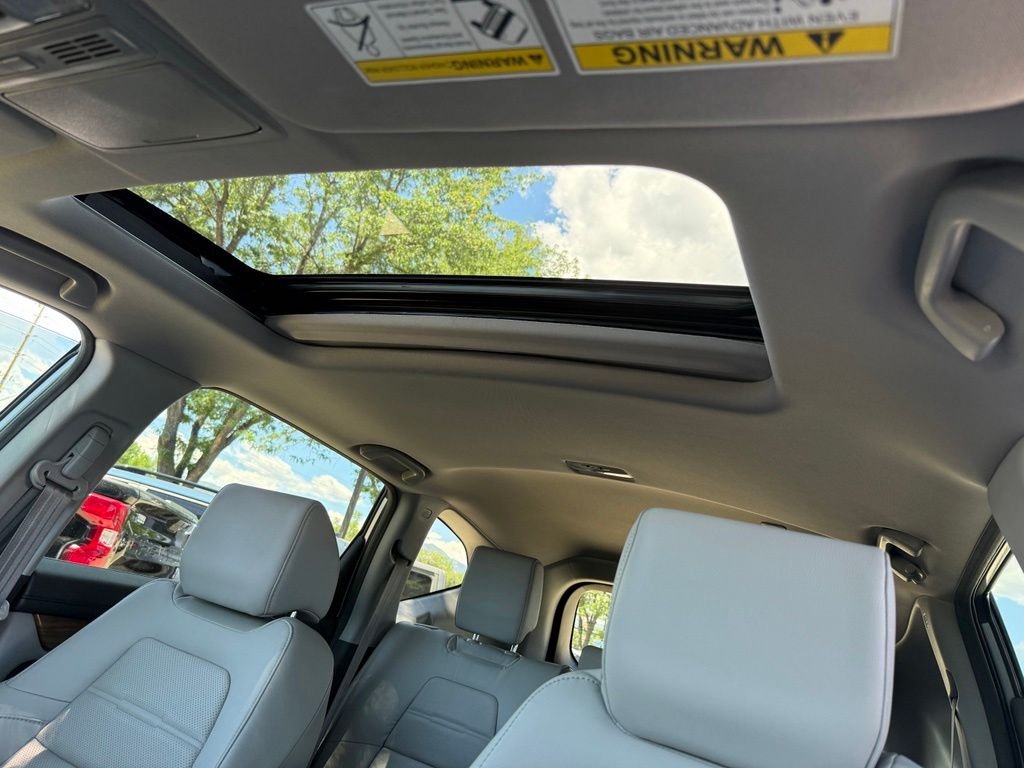 Used 2018 Lunar Silver Metallic Honda Touring image 25