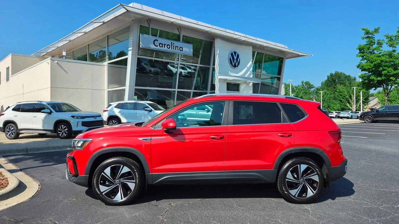 Certified Used 2024 Kings Red Metallic Volkswagen SE image 2