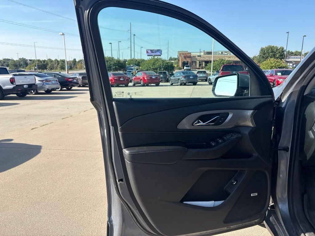 Used 2018 Satin Steel Metallic Chevrolet 3LT image 9