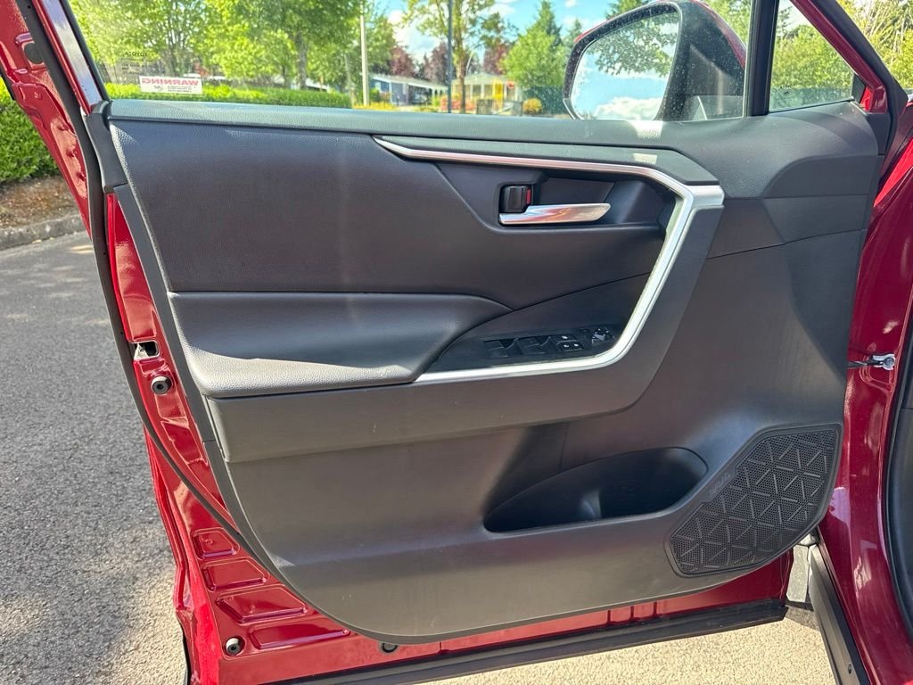 Used 2020 Ruby Flare Pearl Toyota XLE image 18
