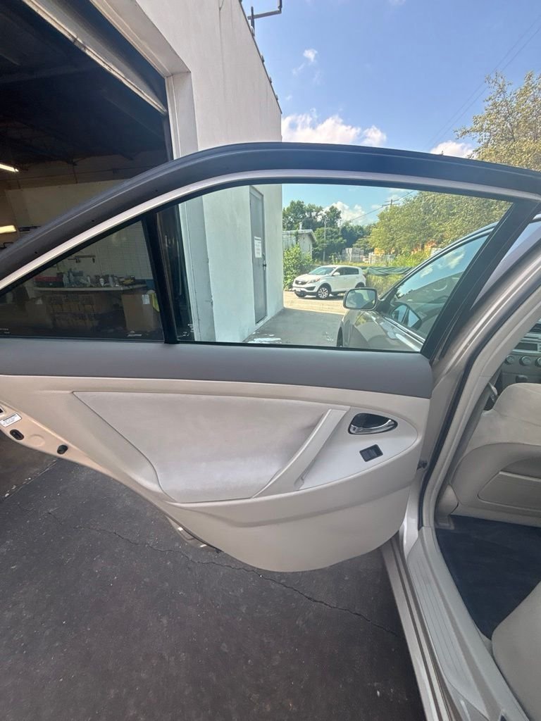 Used 2009 Gold Toyota LE image 16