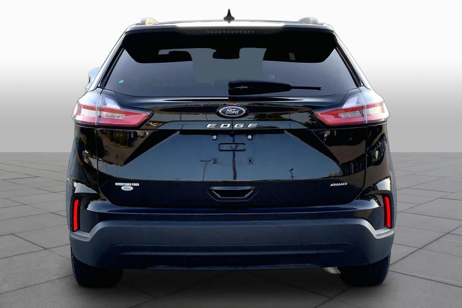 Used 2024 Agate Black Metallic Ford SE image 5