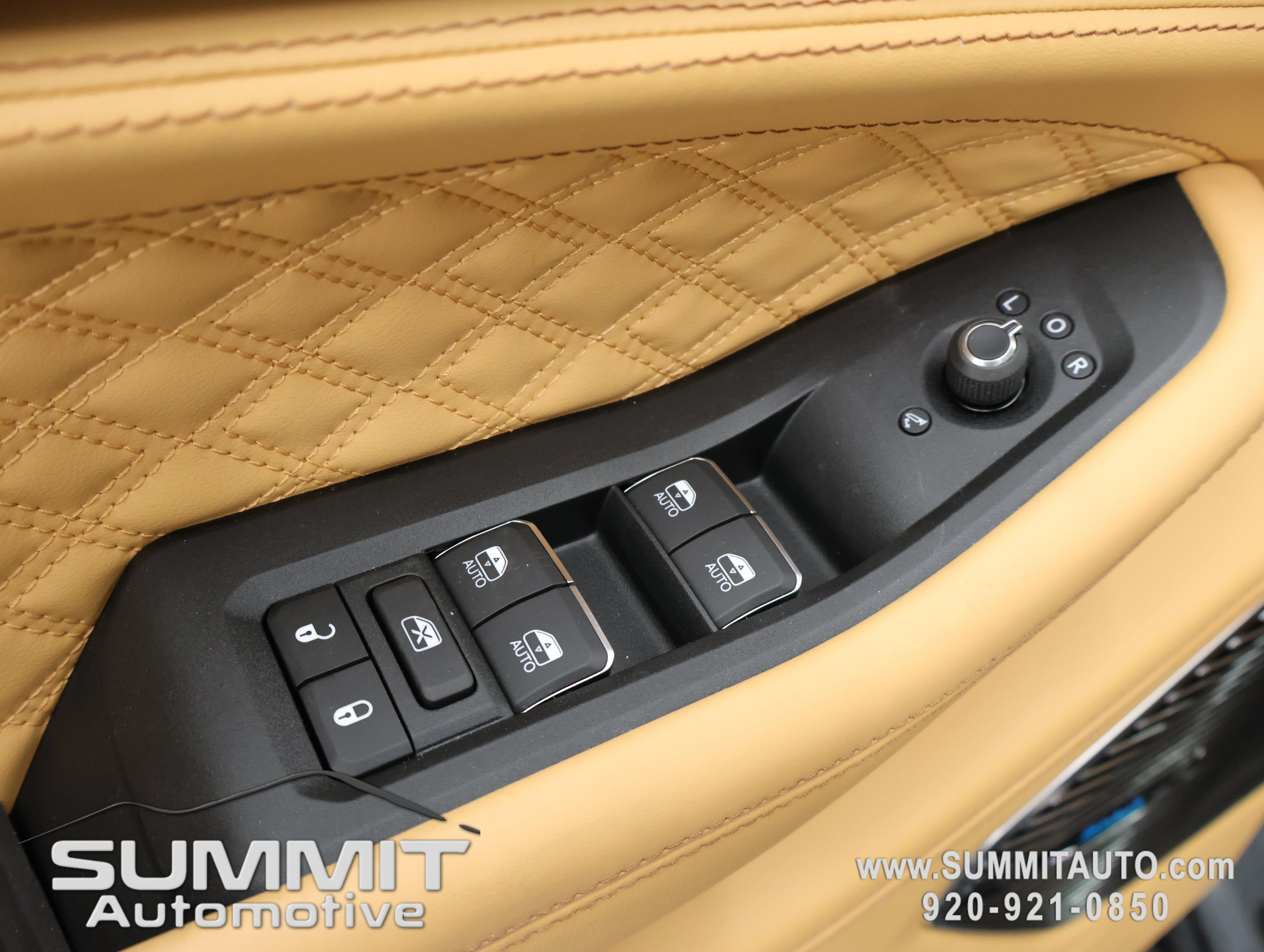 New 2026 Diamond Black Crystal Pearl-Coat Exterior Paint Jeep Summit image 52
