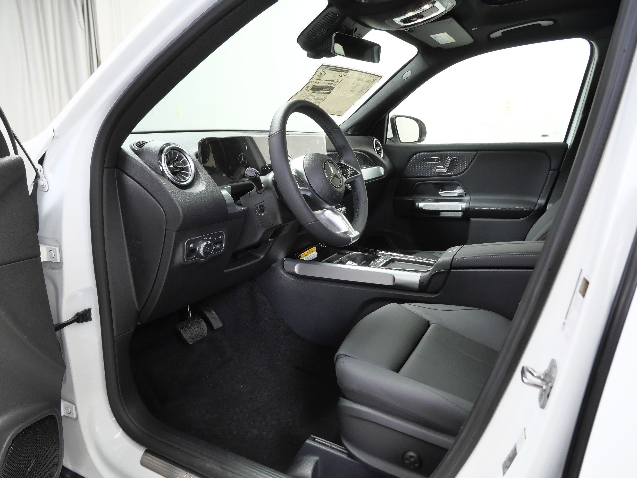 New 2026 Polar White Mercedes-Benz GLB 250 image 7