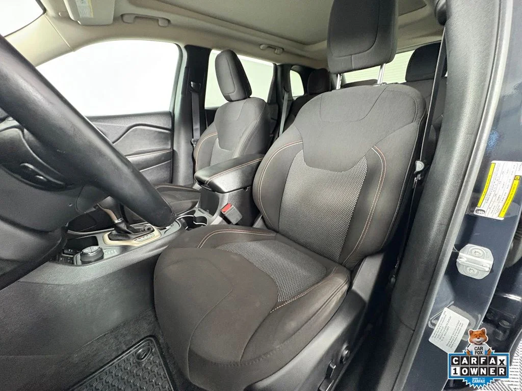Used 2017 Rhino Clearcoat Jeep Latitude image 17