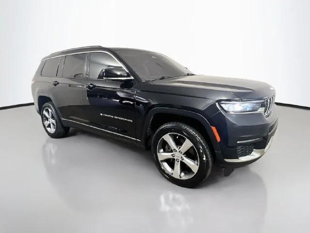 Used 2021 Diamond Black Jeep Limited image 24