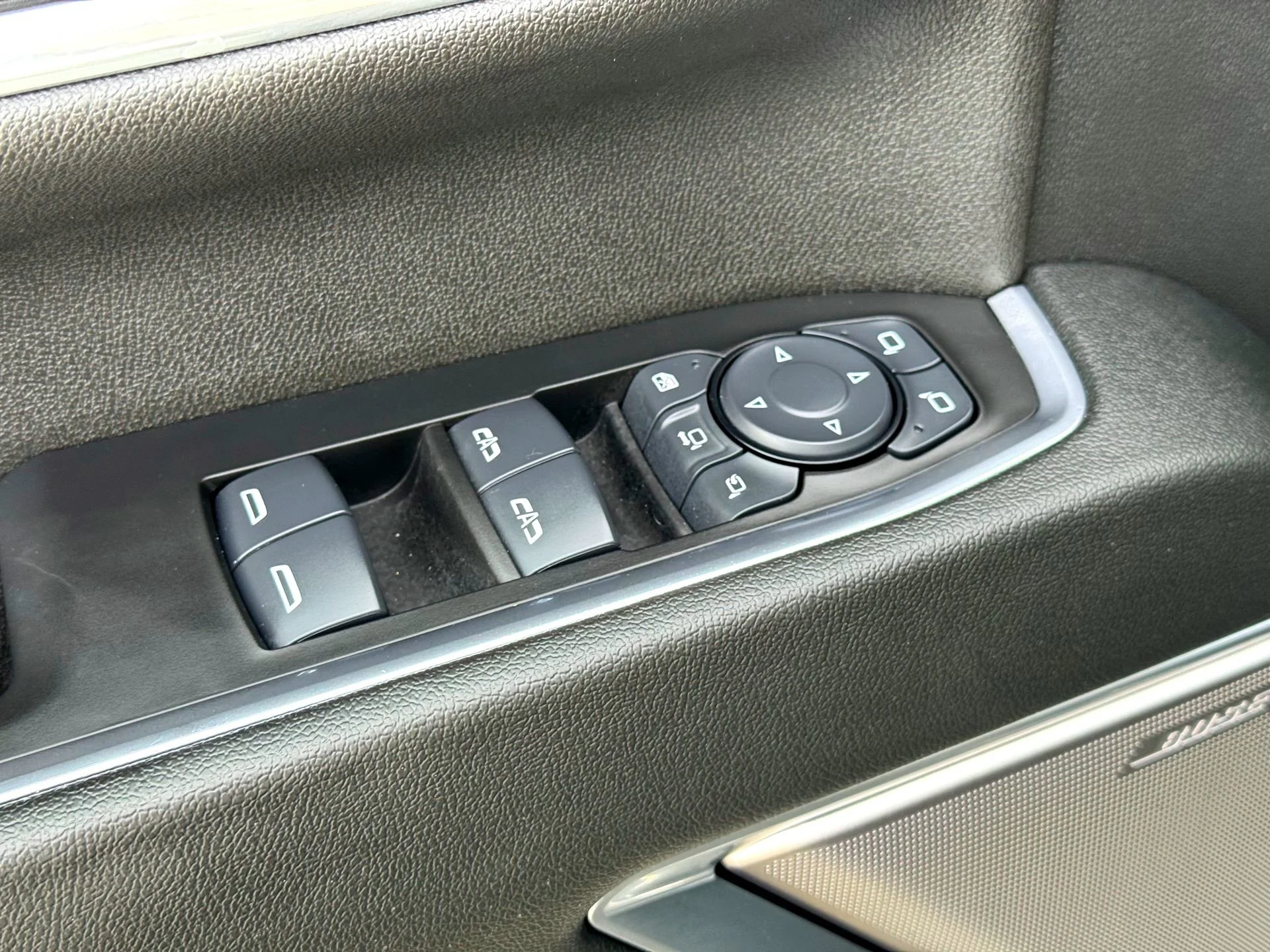 Used 2025 Black Chevrolet High Country image 17