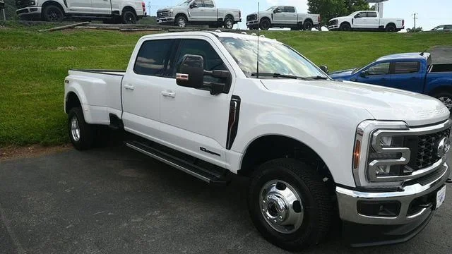 New 2026 Oxford White Ford F-350® Lariat® image 3