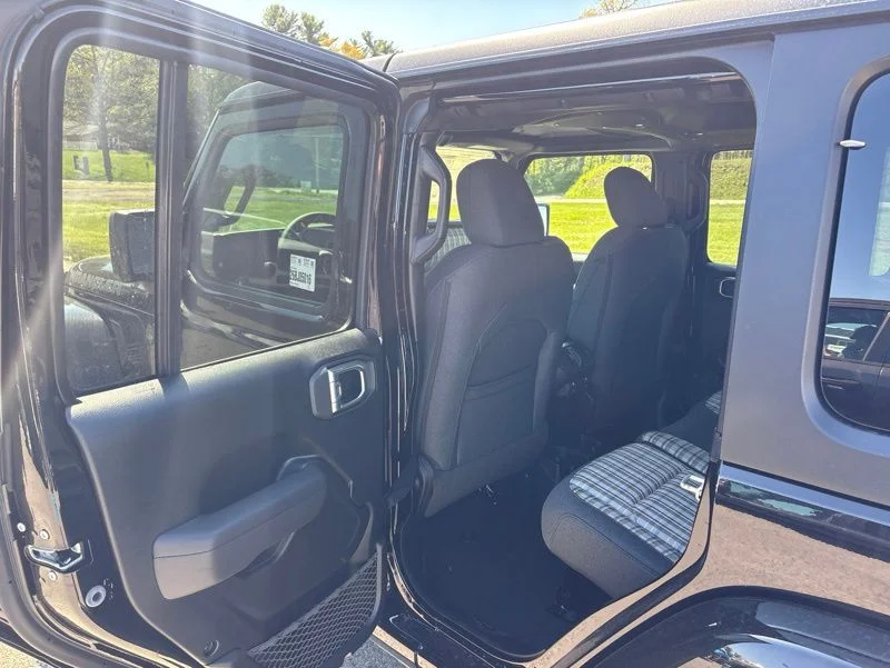 New 2026 Black Clear-Coat Exterior Paint Jeep 85th Anniversary Edition image 12