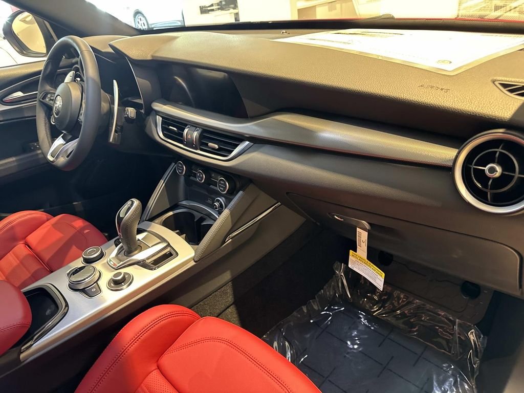 2026 Alfa Romeo Stelvio Base - Photo 28