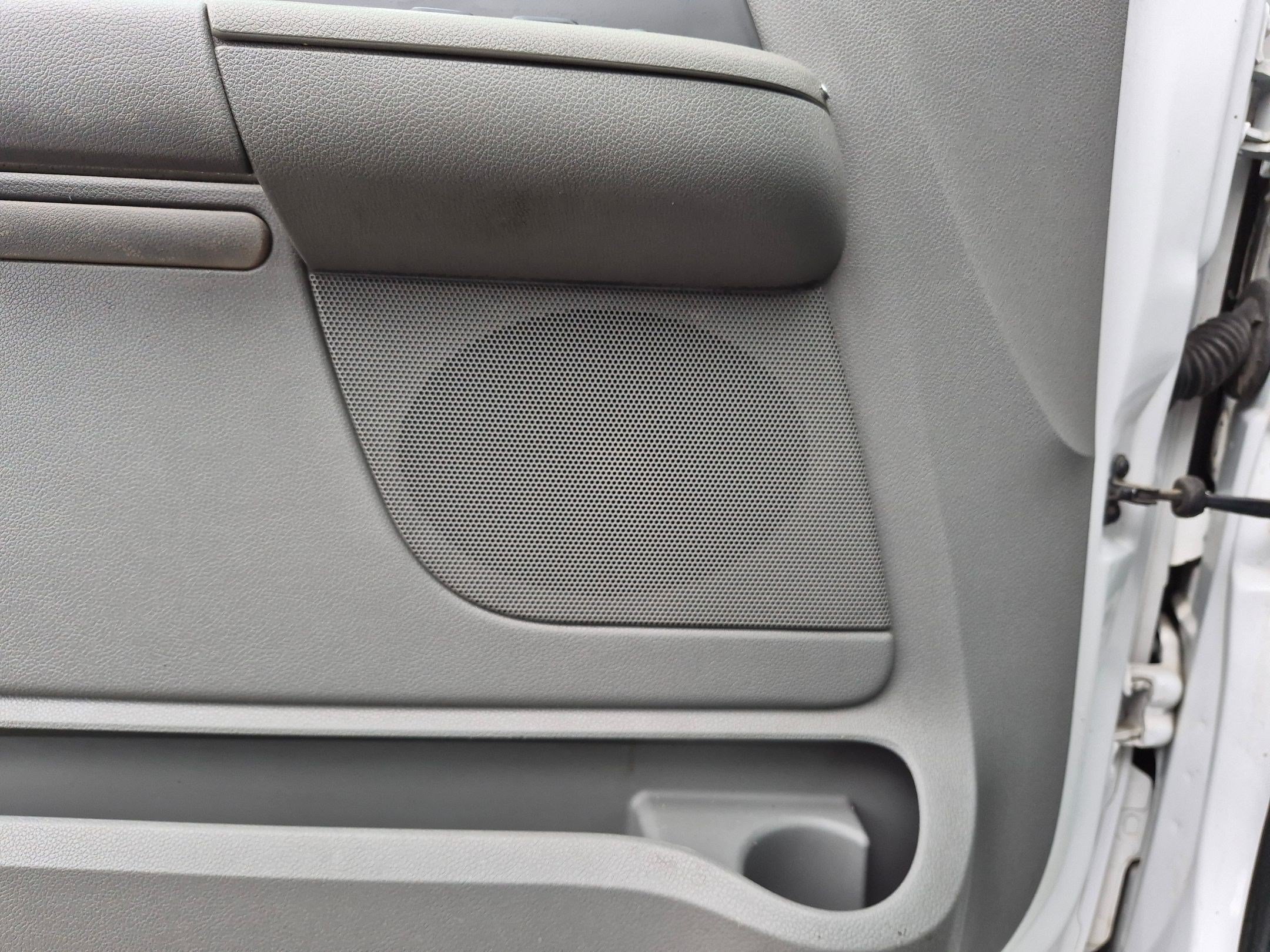Used 2006 White Ford XLS image 13