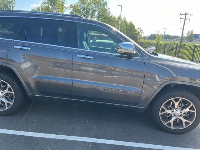 Used 2021 Crystal Metallic Jeep Overland image 3