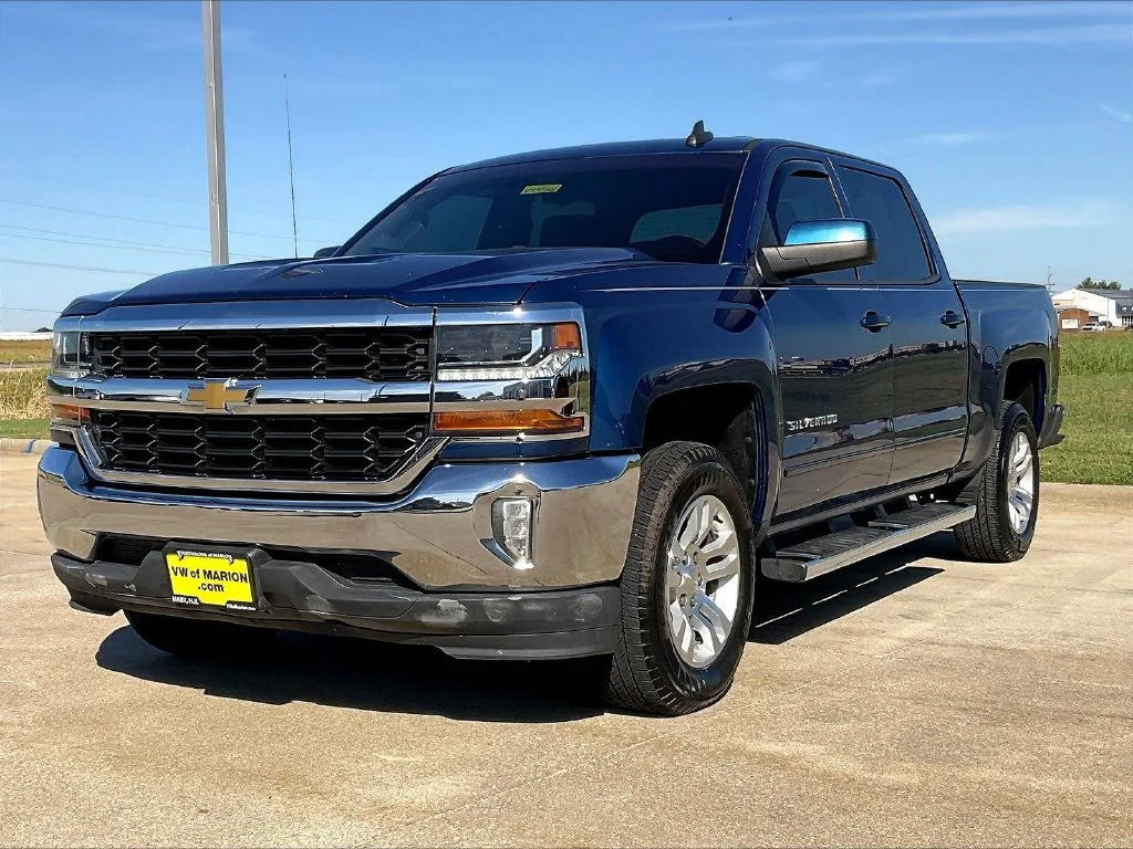 Used 2018 Blue Chevrolet LT image 7