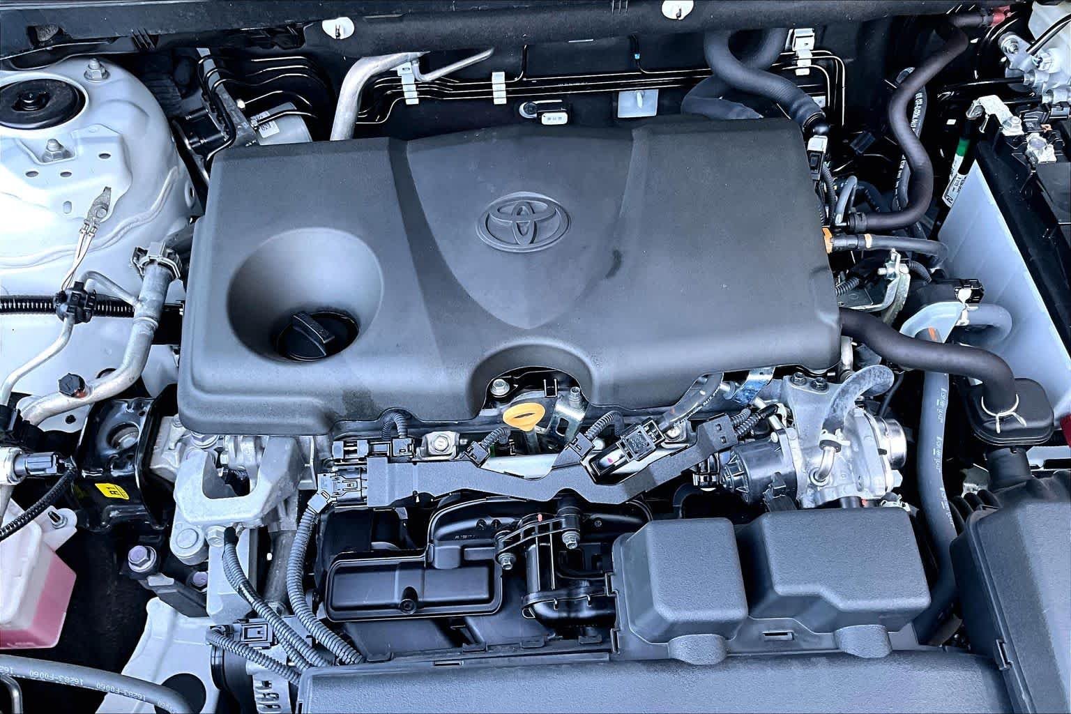 Used 2025 Ice Cap Toyota XLE image 33