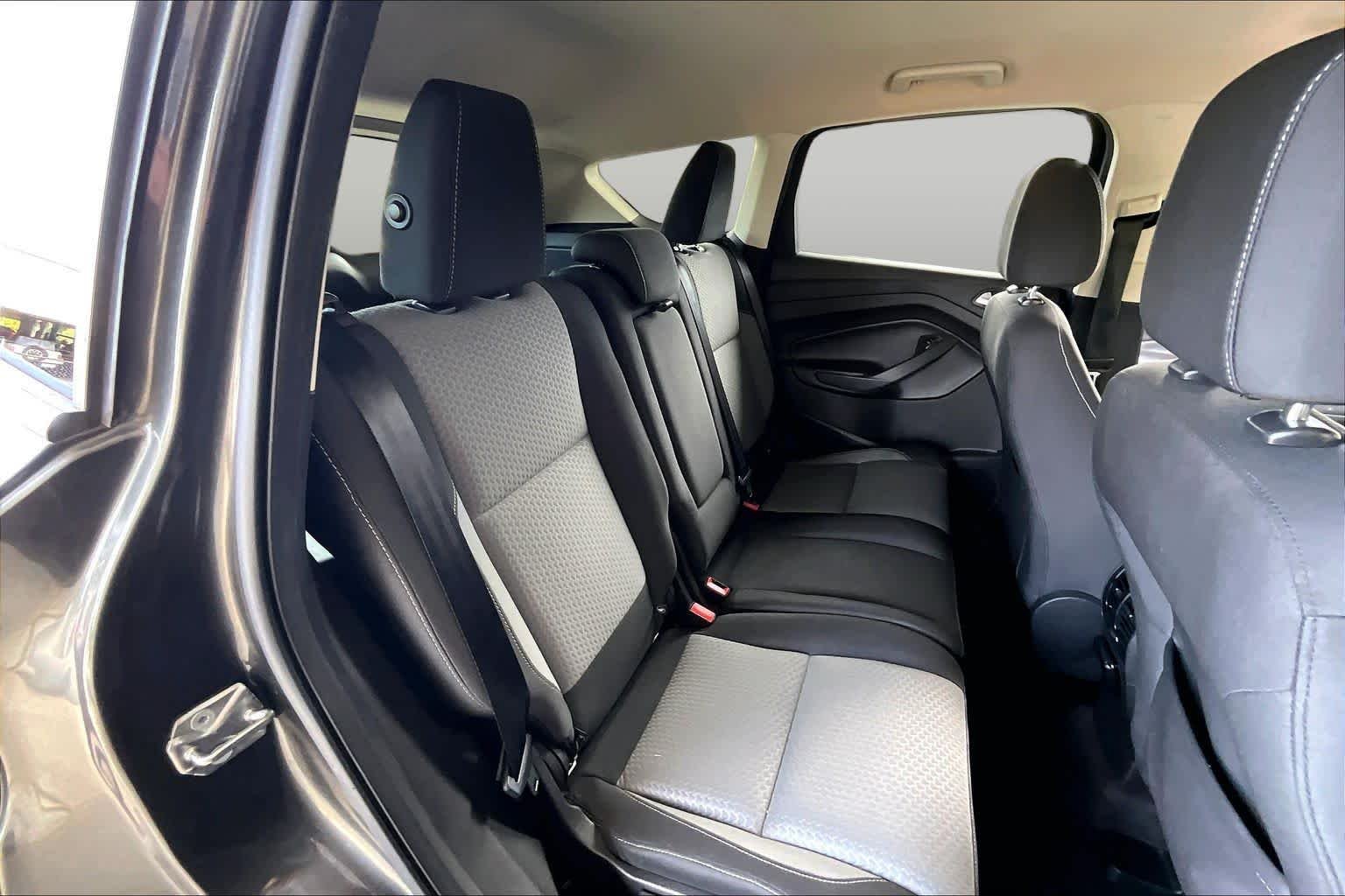 Used 2017 Magnetic Ford SE image 19