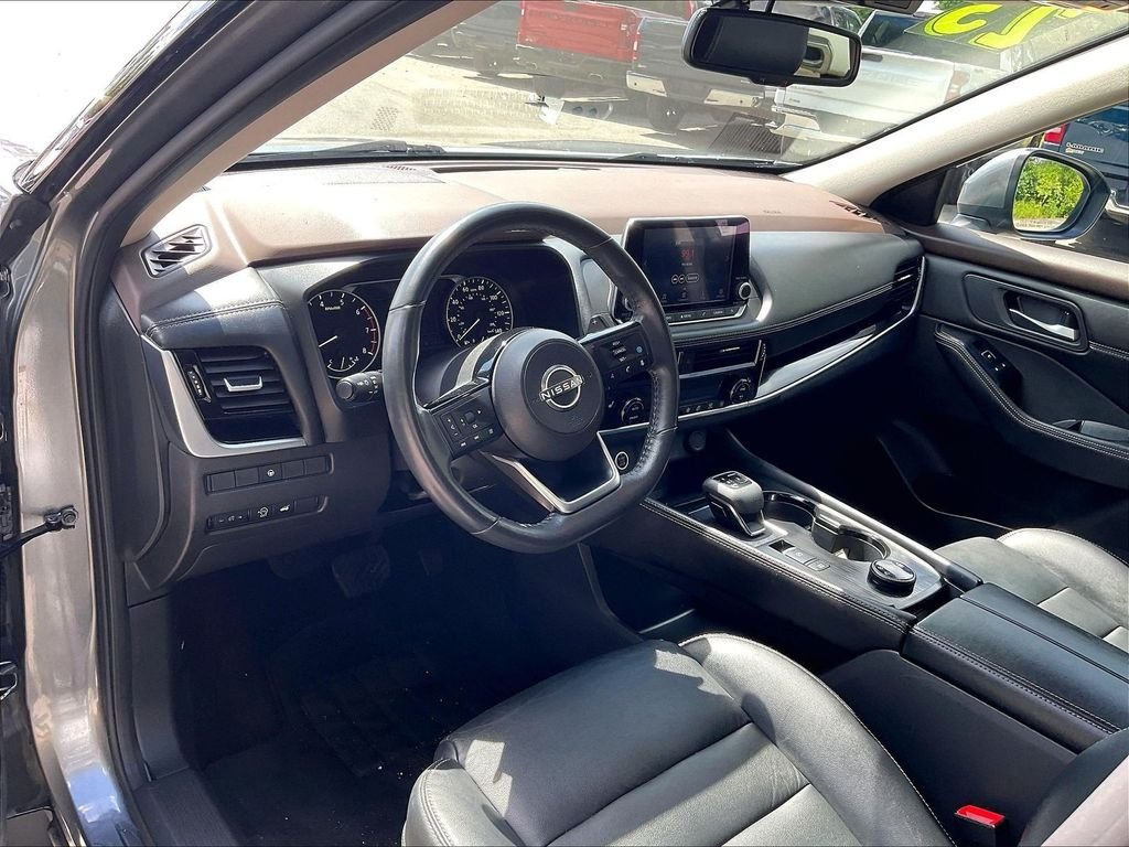 Used 2023 Gray Nissan SL image 8