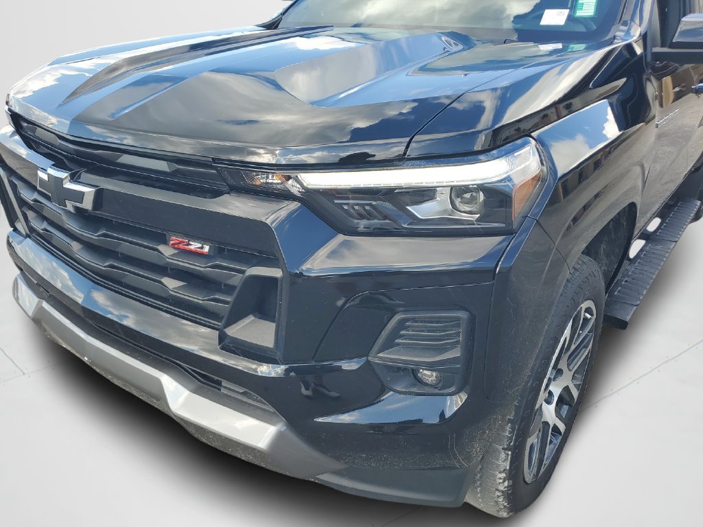 Used 2023 Black Chevrolet Z71 image 26