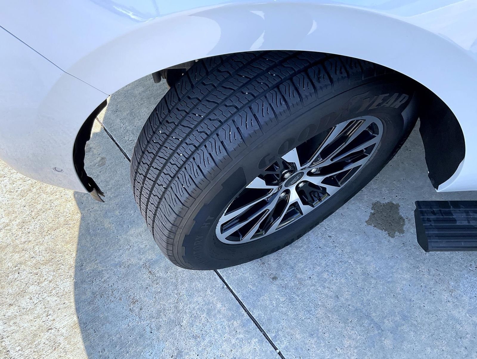 Used 2025 Silver Ford Platinum image 25