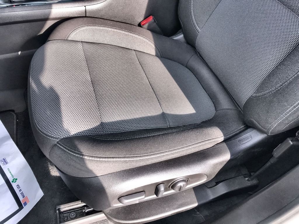 Used 2023 White Chevrolet LT image 12