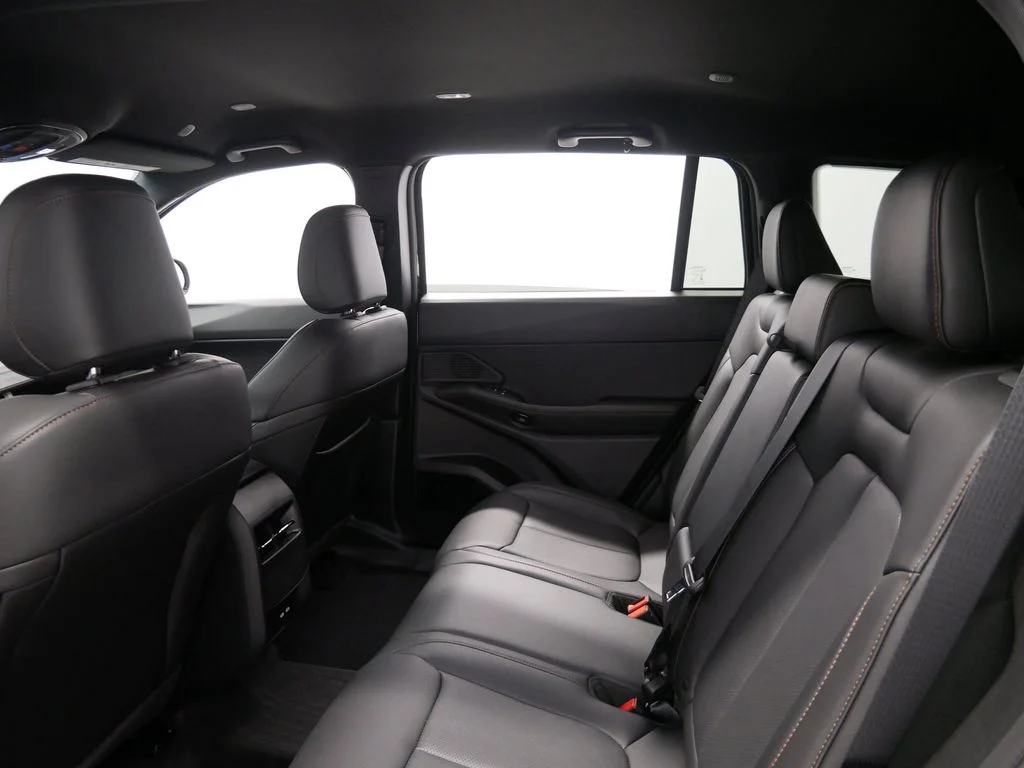 New 2026 Diamond Black Crystal Pearlcoat Jeep Limited image 13