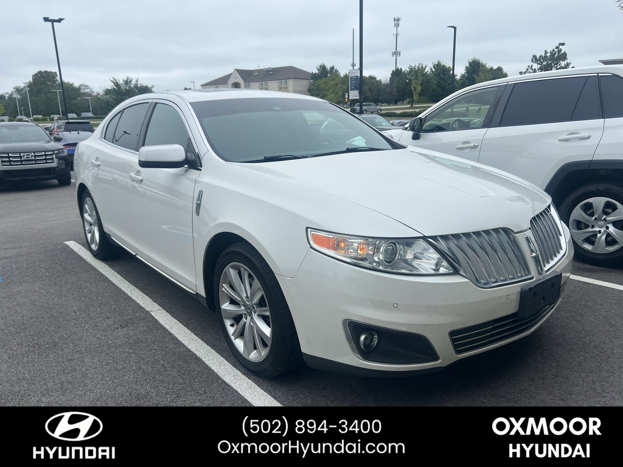 Used 2011 White Platinum Metallic Tri-Coat Lincoln Base image 1