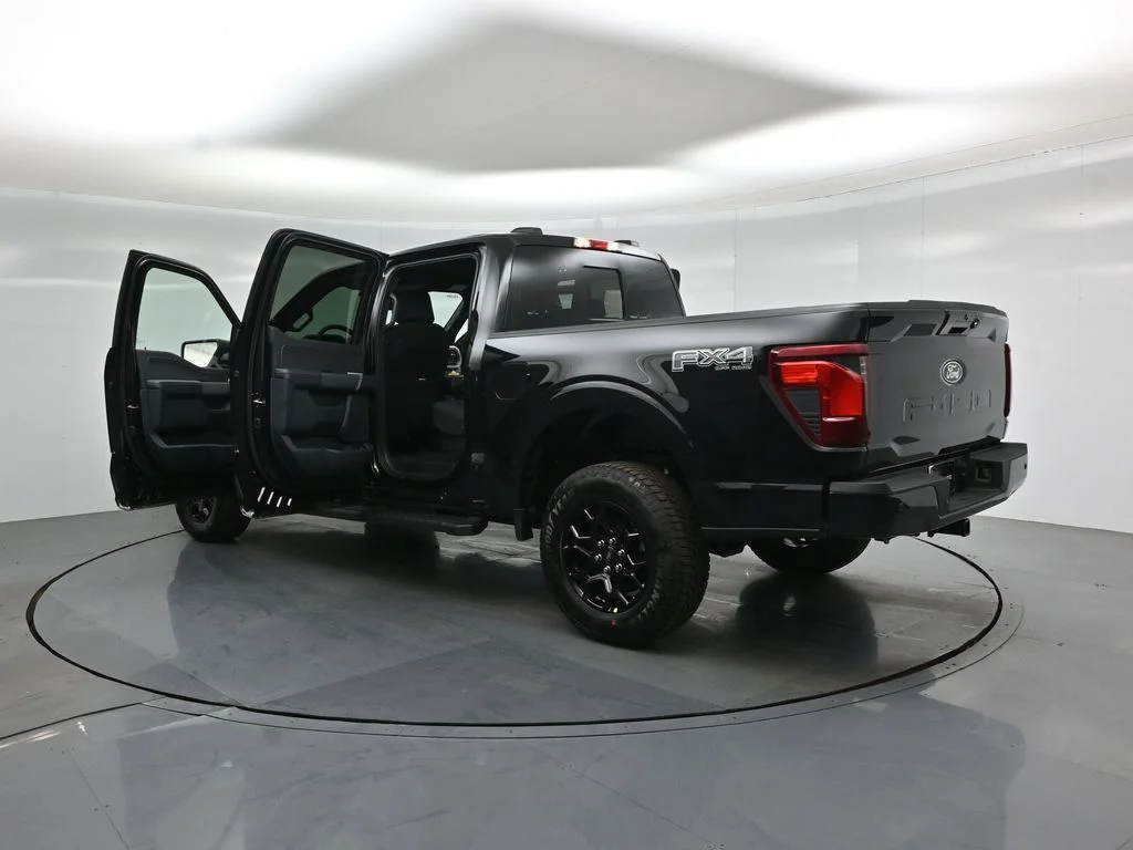 New 2026 Agate Black Metallic Ford XLT image 32