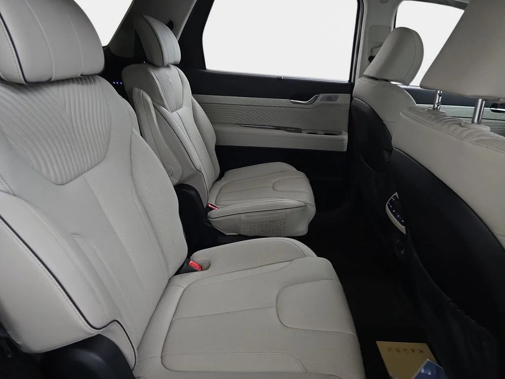 Used 2025 White Hyundai Calligraphy image 13