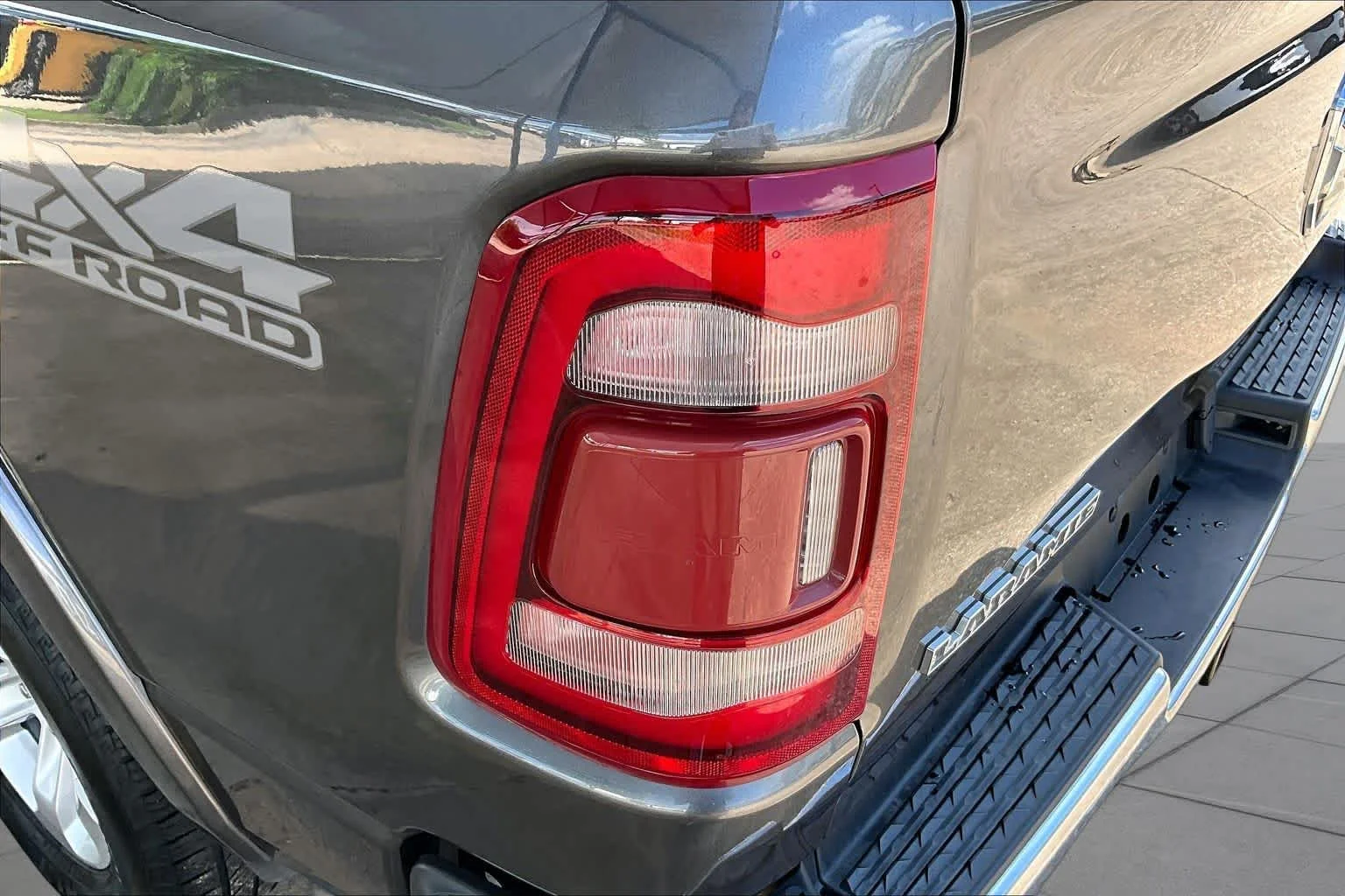 Used 2021 Granite Crystal Metallic Clearcoat Ram Laramie image 29