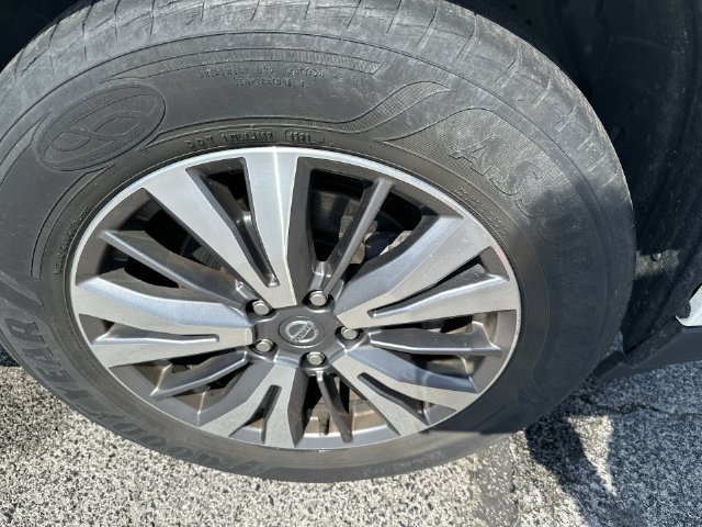 Used 2019 White Nissan SL image 21