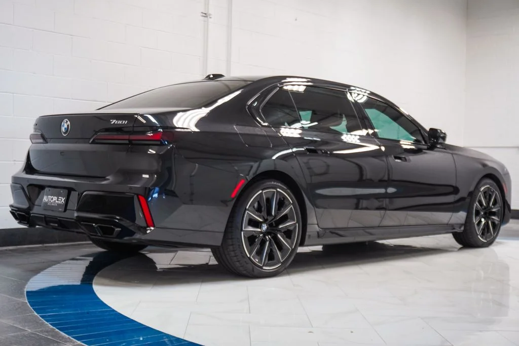 Used 2023 Black BMW 760i xDrive image 34