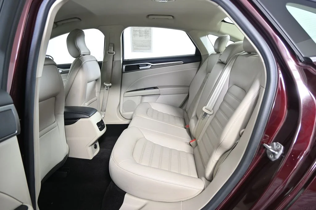 Used 2017 Red Ford SE image 18