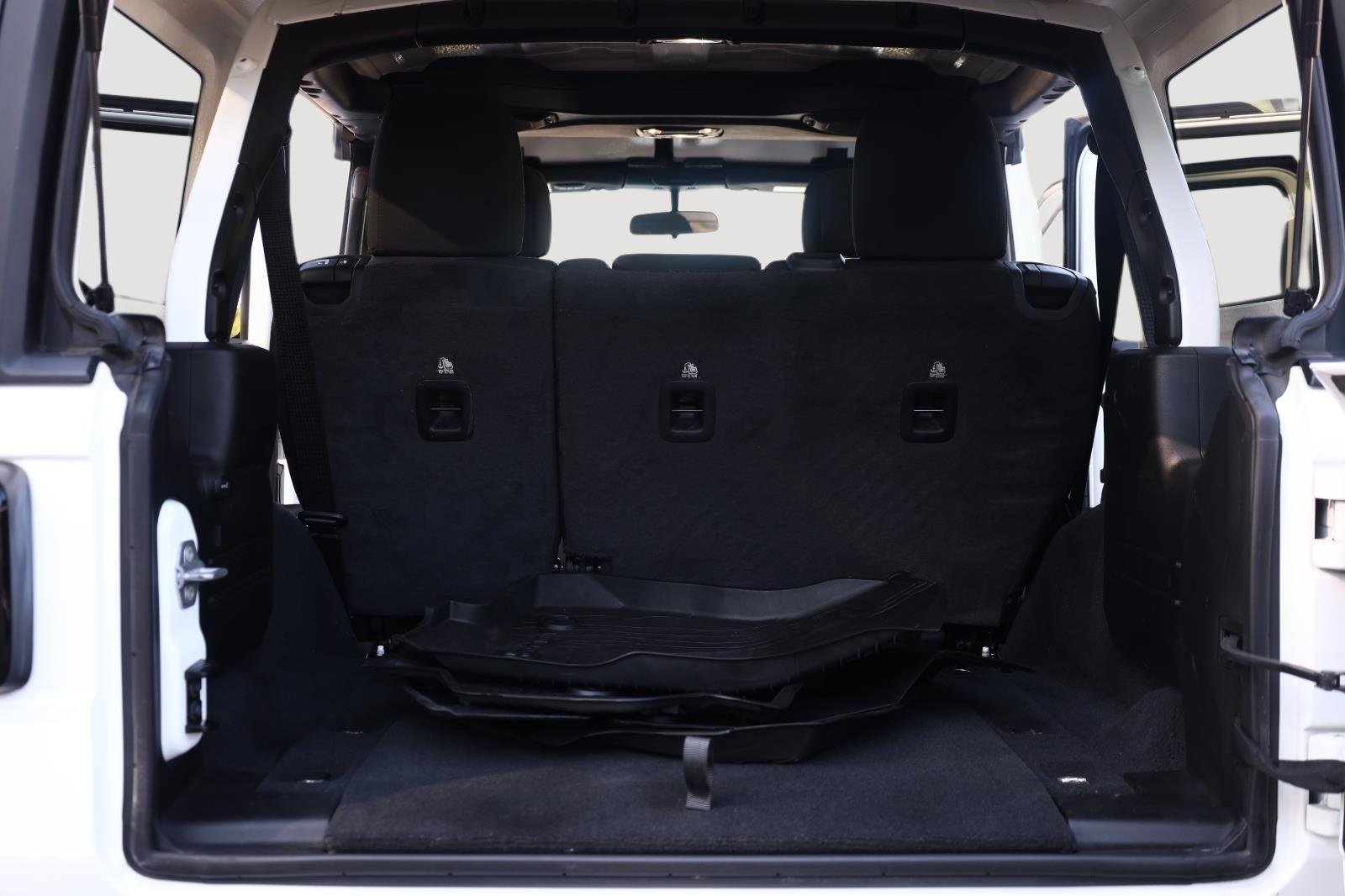 Used 2020 Bright White Clearcoat Jeep Sahara image 18