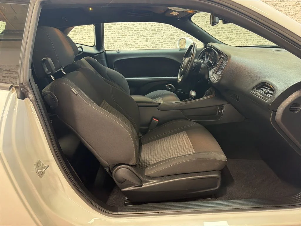Used 2023 White Dodge SXT image 11