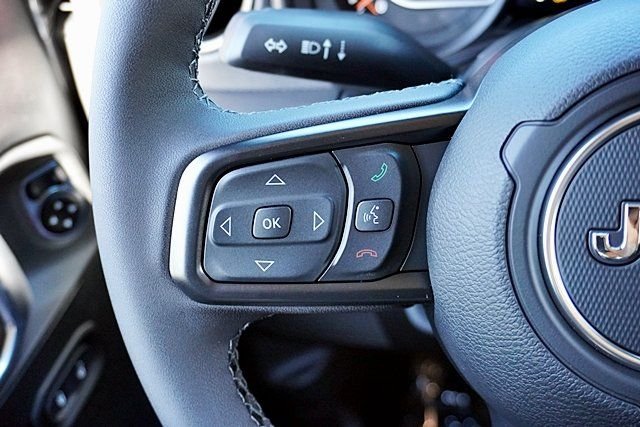 New 2026 Granite Crystal Metallic Clear-Coat Exterior Paint Jeep Rubicon image 39