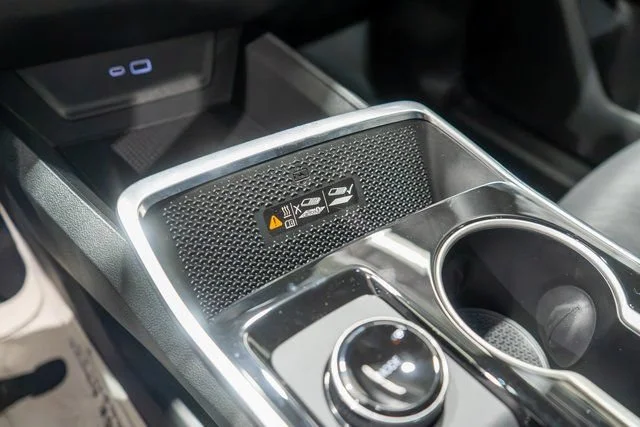 New 2027 Summit White Chevrolet LT image 23