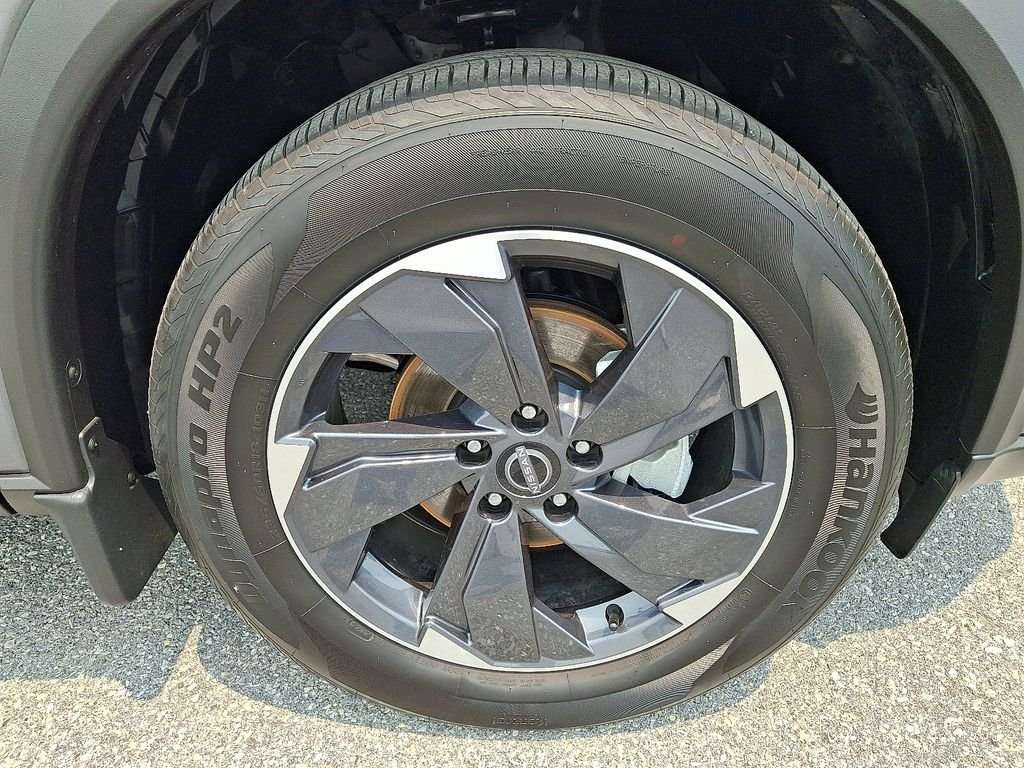 Used 2025 Gray Nissan SV image 9