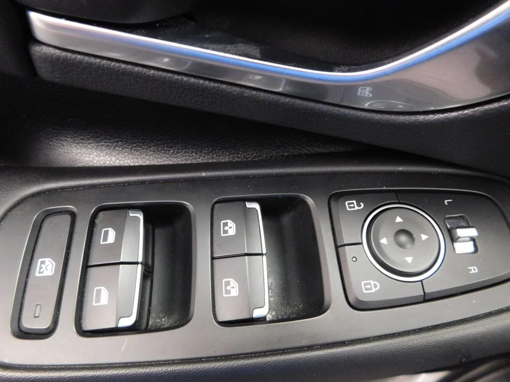 Certified Used 2023 Silver Hyundai SEL image 12