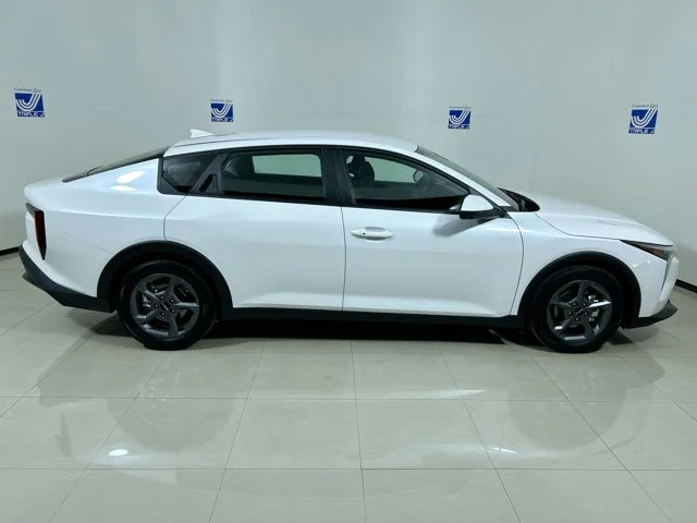 New 2026 SNOW WHITE PEARL Kia LXS image 6