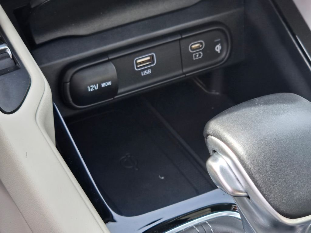Used 2024 Black Kia S image 41
