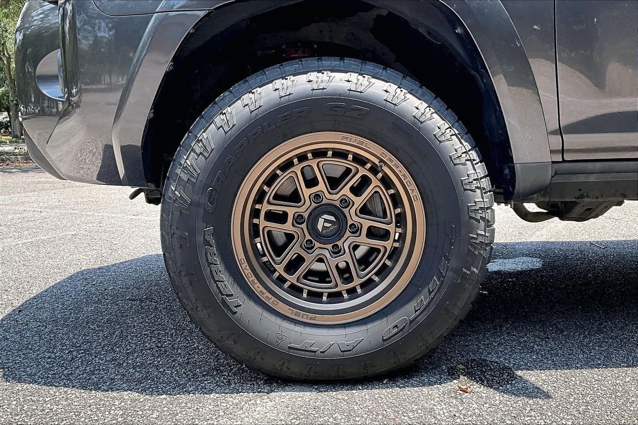 Used 2018 Gray Toyota SR5 image 33