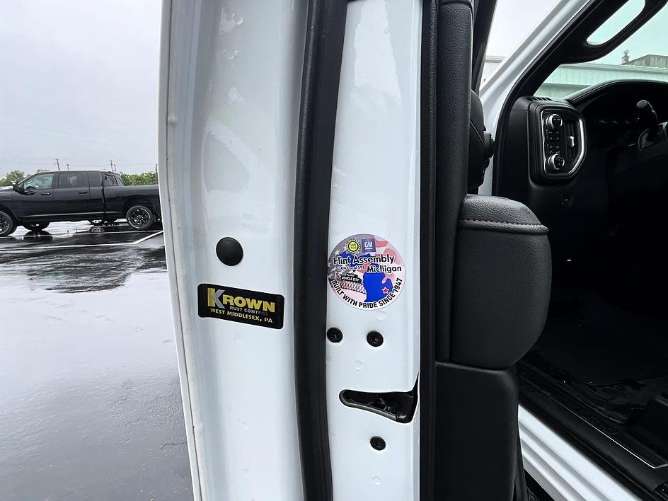 Used 2021 White GMC AT4 image 41