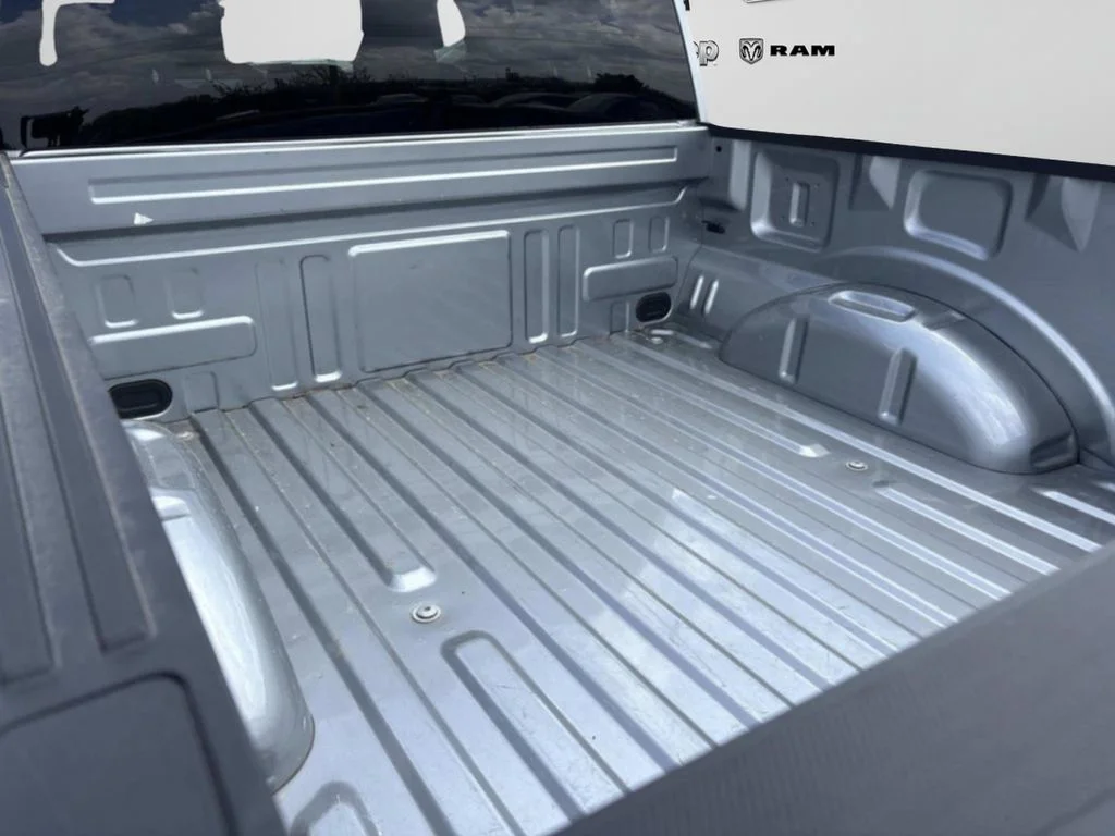 Used 2025 Silver Metallic Ford XLT image 13
